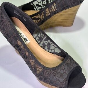 American Eagle Black Lace Peep-Toe Wedges | Women's 8.5